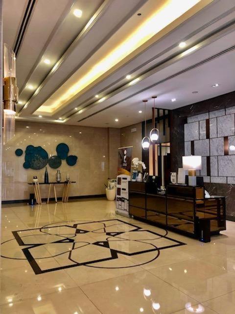 Luxury Bgc Condo In Taguig, Mckinley - Covered Parking And Wifi Free 따구익 외부 사진