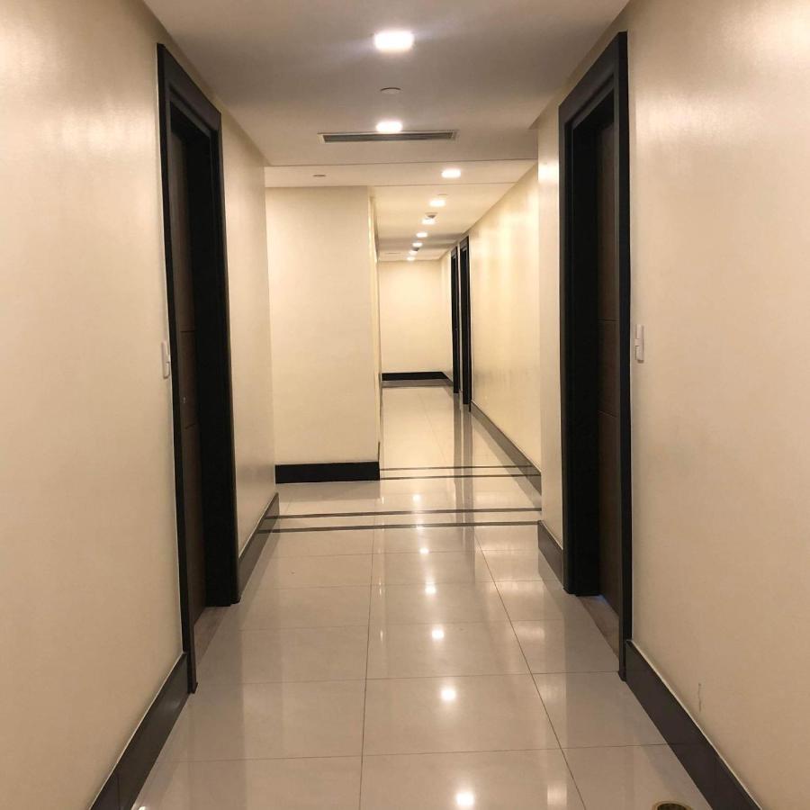 Luxury Bgc Condo In Taguig, Mckinley - Covered Parking And Wifi Free 따구익 외부 사진