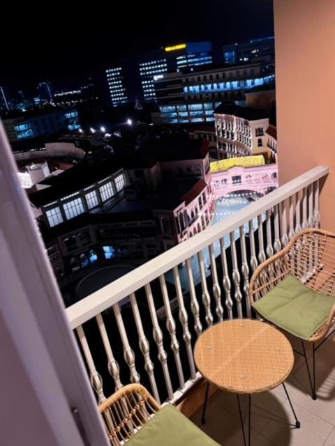 Luxury Bgc Condo In Taguig, Mckinley - Covered Parking And Wifi Free 따구익 외부 사진