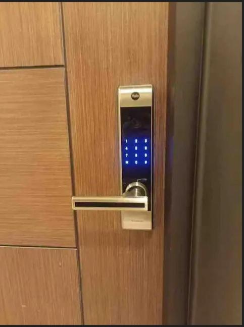 Luxury Bgc Condo In Taguig, Mckinley - Covered Parking And Wifi Free 따구익 외부 사진
