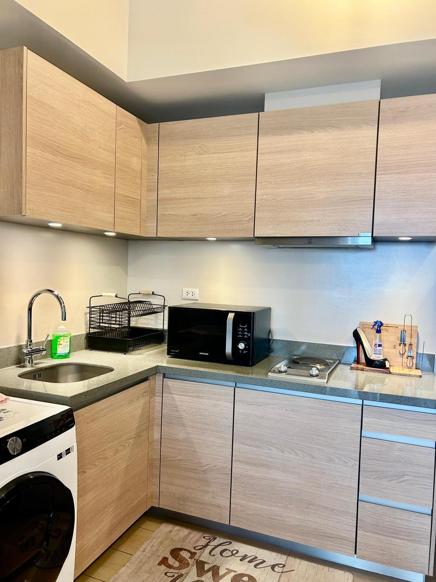 Luxury Bgc Condo In Taguig, Mckinley - Covered Parking And Wifi Free 따구익 외부 사진