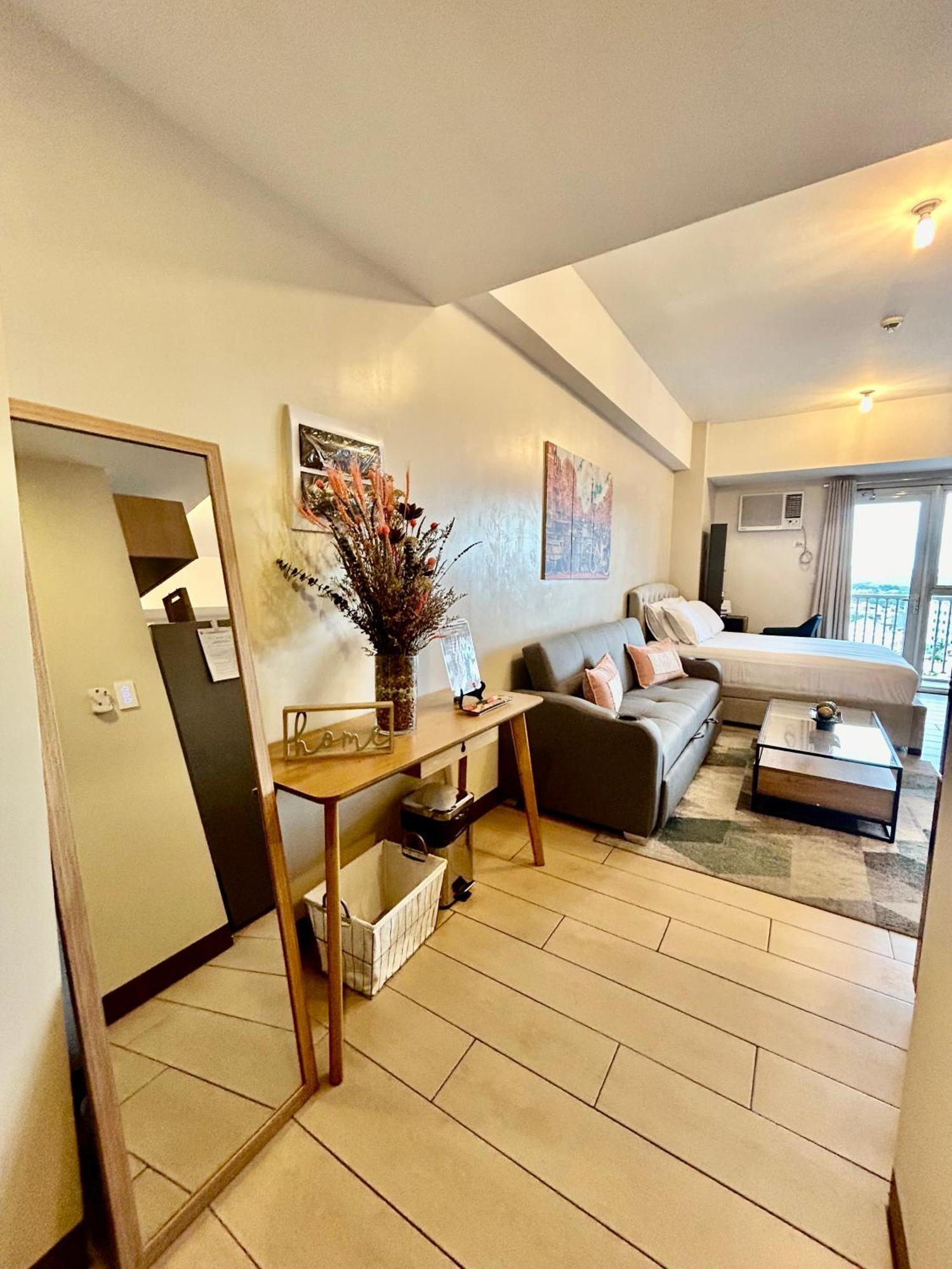 Luxury Bgc Condo In Taguig, Mckinley - Covered Parking And Wifi Free 따구익 외부 사진