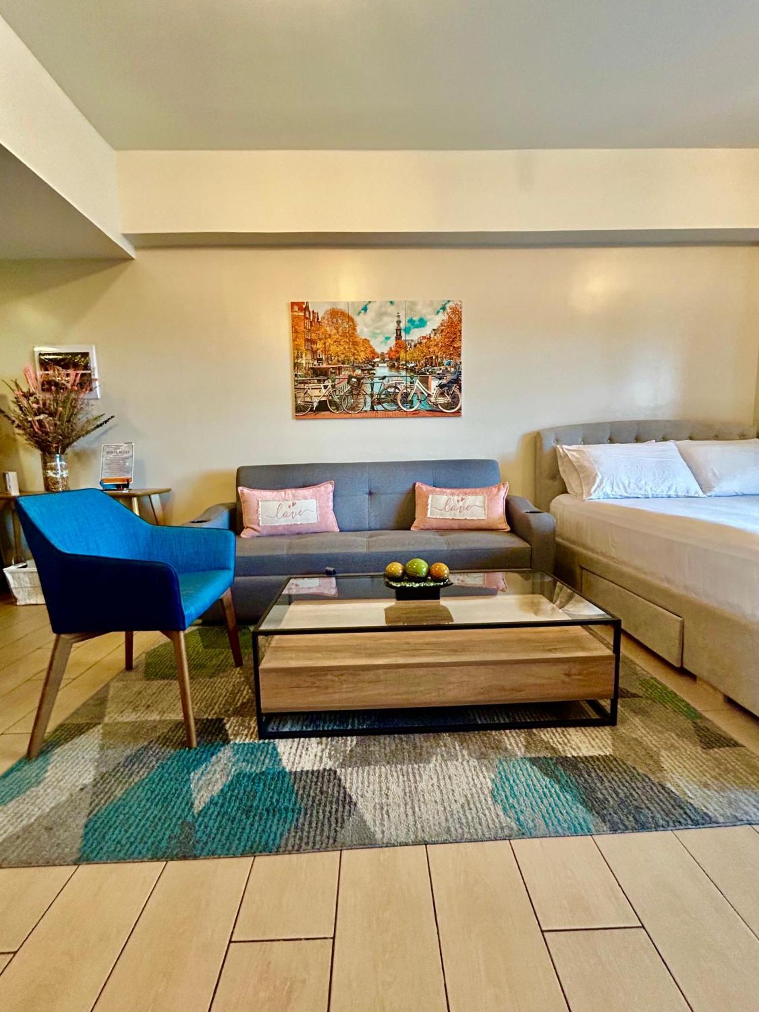 Luxury Bgc Condo In Taguig, Mckinley - Covered Parking And Wifi Free 따구익 외부 사진