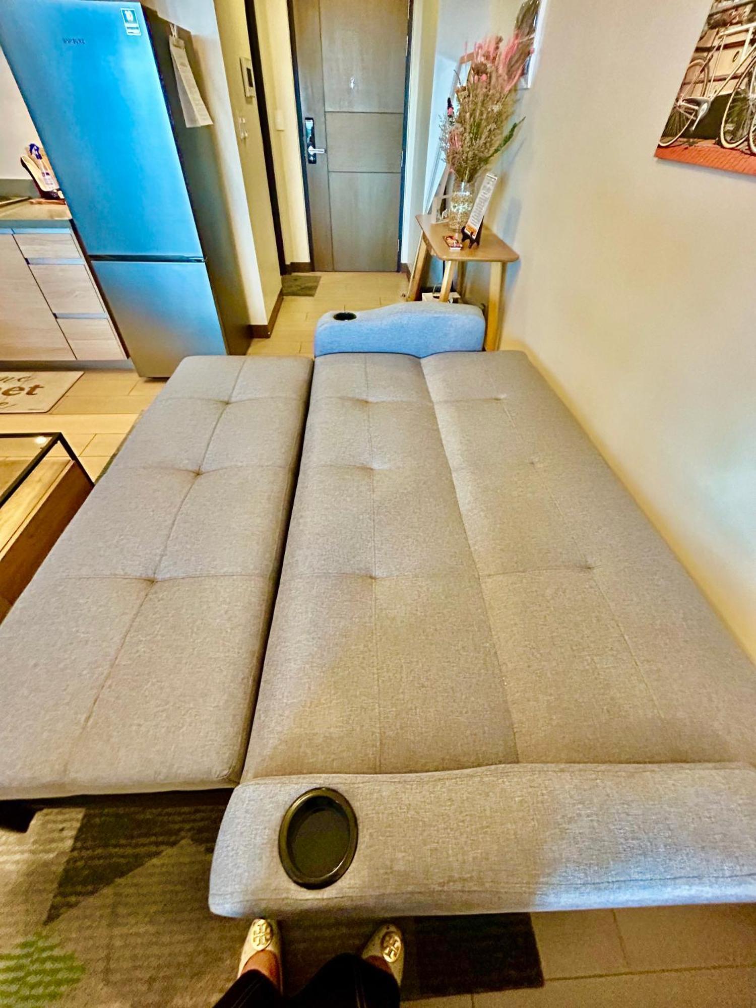 Luxury Bgc Condo In Taguig, Mckinley - Covered Parking And Wifi Free 따구익 외부 사진