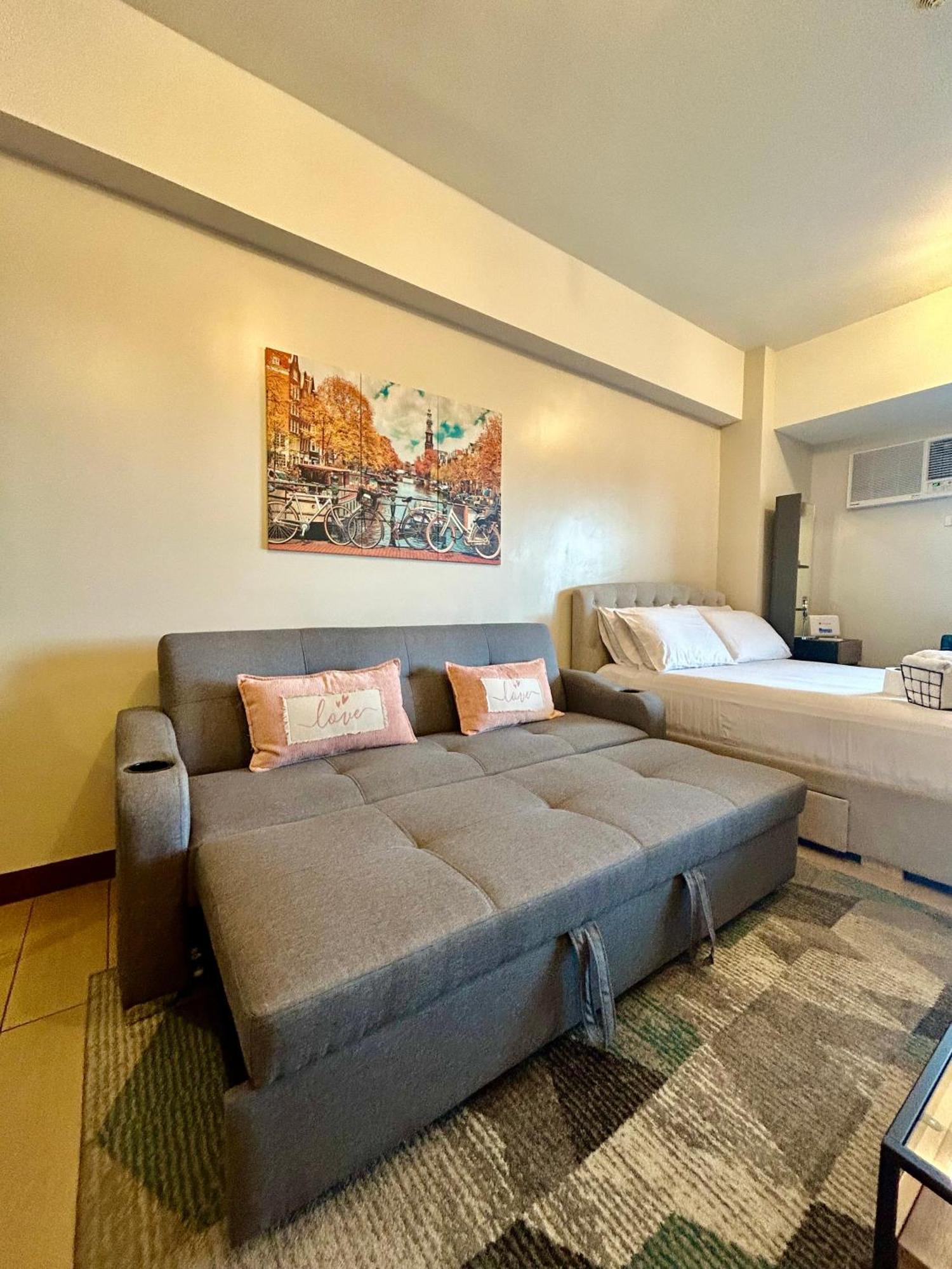 Luxury Bgc Condo In Taguig, Mckinley - Covered Parking And Wifi Free 따구익 외부 사진