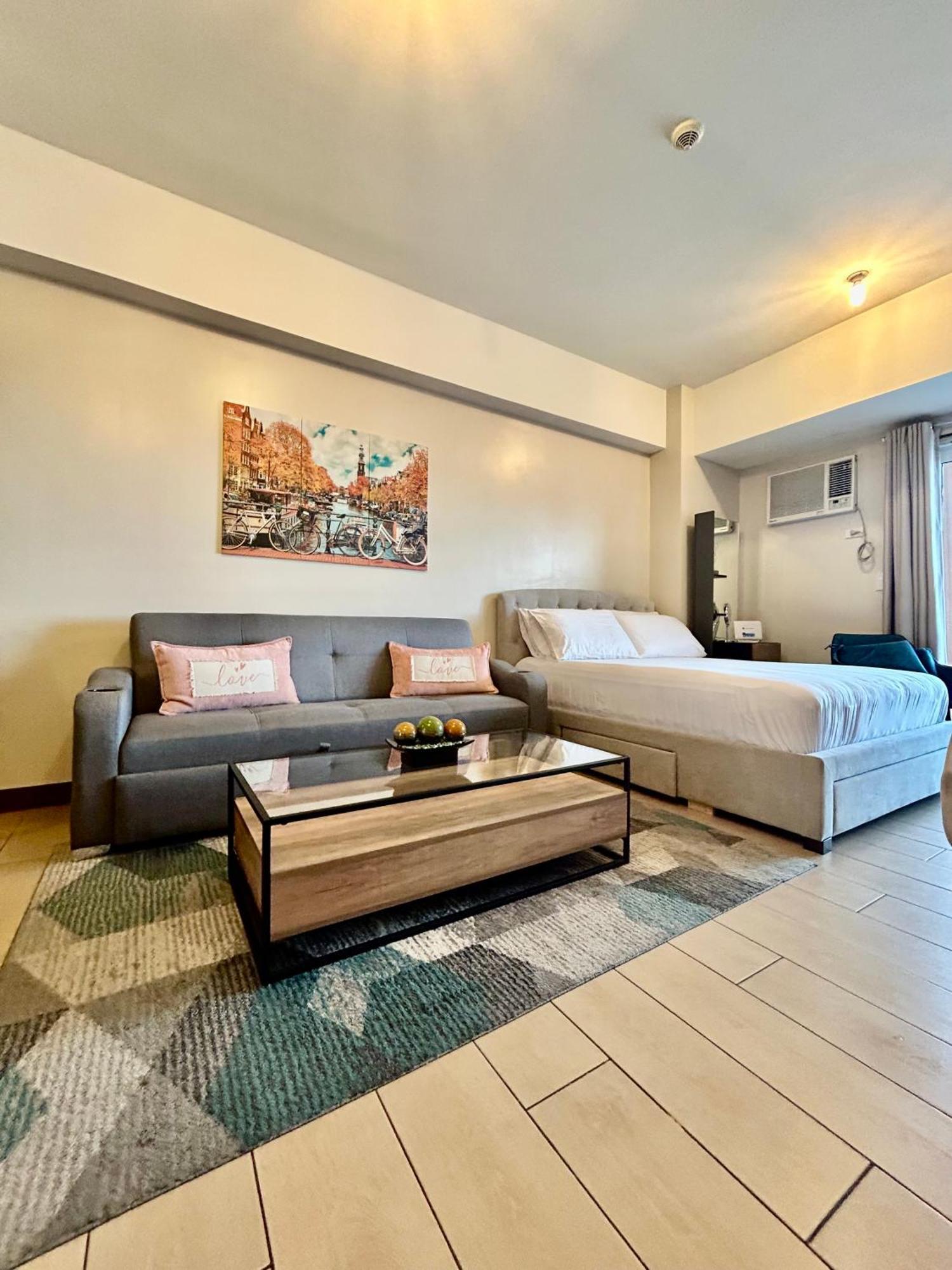Luxury Bgc Condo In Taguig, Mckinley - Covered Parking And Wifi Free 따구익 외부 사진